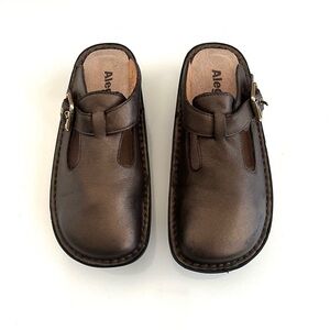 Alegria by Pg Lite Classic Bronze Leather Slip-Ons T- Strap Clogs Women’s Sz 6.5